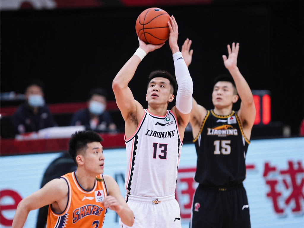 山东半场三分命中率惨淡仅7.7%,辽宁高效44%遥遥领先 三分球的巨大差距直接影响了比赛的走势。辽